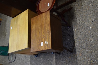 Lot 300 - Oak sewing box and contents