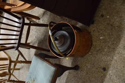 Lot 327 - Copper bucket and a copper tea urn
