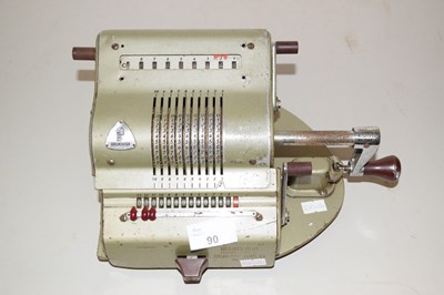 Lot 90 - Vintage calculating machine