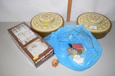 Lot 516 - Boxed retro coffee set, qty of badges and two...