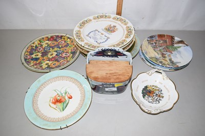 Lot 527 - Collection various decorative plates to...