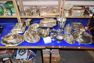 Lot 551 - Various silver plated entre dishes, tazza,...