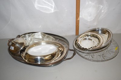 Lot 565 - Various entre dishes, serving trays etc