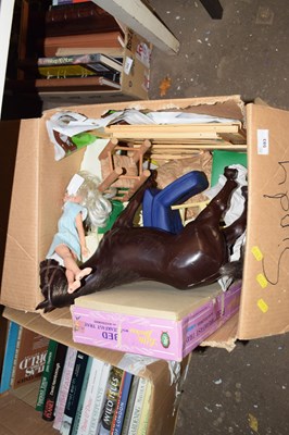 Lot 593 - Box various Sindy furniture