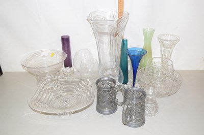 Lot 627 - Various glass vases, bowls tankards etc