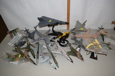 Lot 659 - Qty of diecast and plastic model airoplanes