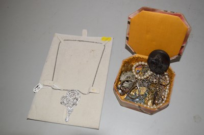 Lot 125 - Mixed costume jewellery