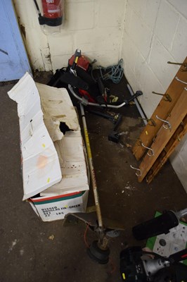 Lot 822 - Honda strimmer and cycle rack