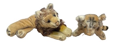 Lot 402 - A pair of vintage stuffed mohair toys [likely...