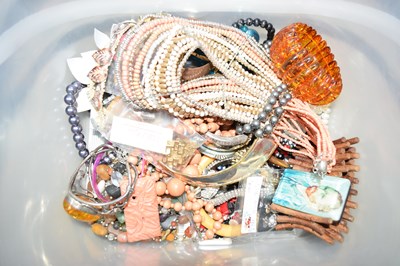Lot 106 - Box of assorted costume jewellery