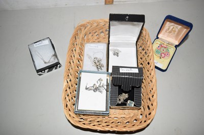 Lot 114 - Various silver necklaces and others