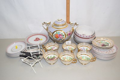 Lot 147 - Various teawares, large gilt covered modern...