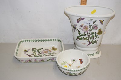 Lot 152 - Three pieces of Port Merrion botanic garden...