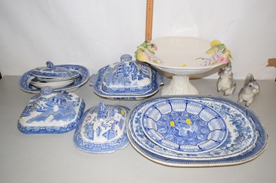Lot 171 - Blue and white table wares, large pedestal...