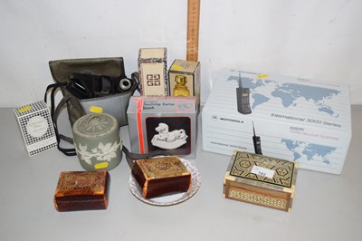 Lot 182 - Mixed lot to include Motorola telephone,...