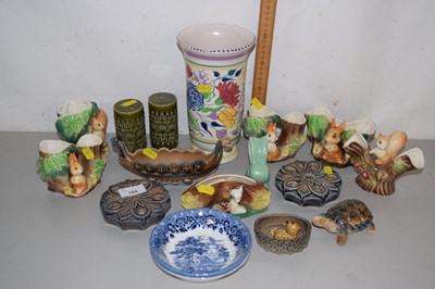 Lot 184 - Mixed lot of Hornsea vases, a Poole pottery...