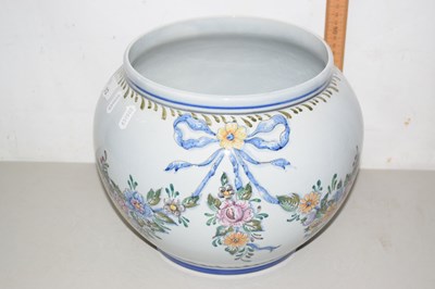 Lot 512 - Floral decorated jardinier