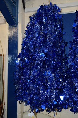 Lot 215 - Bundle of tinsel