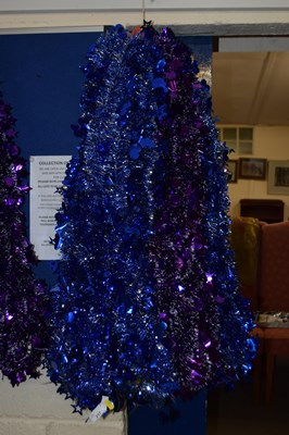 Lot 217 - Bundle of tinsel