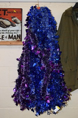 Lot 219 - Bundle of tinsel