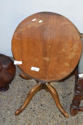 Lot 294 - Small oval coffee table