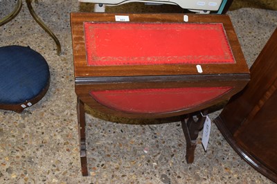 Lot 322 - Drop leaf table