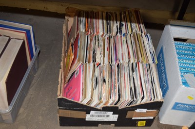 Lot 582 - One box assorted singles
