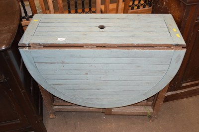 Lot 750 - Drop leaf garden table and chairs