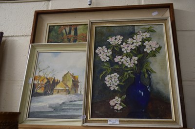 Lot 557 - OIL ON BOARD, STILL LIFE OF VASE AND FLOWERS,...