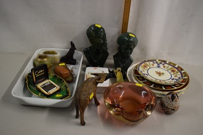 Lot 136 - Mixed lot, polished stone African heads,...