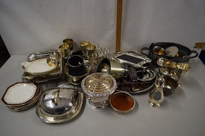 Lot 140 - Mixed lot, various silver plated tea wares,...