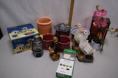 Lot 142 - Mixed tea wares, jardiniers, various ornaments...