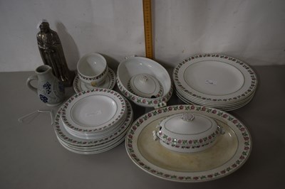 Lot 149 - Qty Wedgewood Tudor Rose table wares
