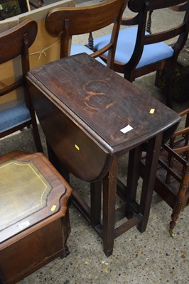 Lot 314 - Oak drop leaf dining table