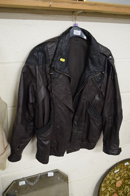 Lot 372 - Vintage gents brown leather coat