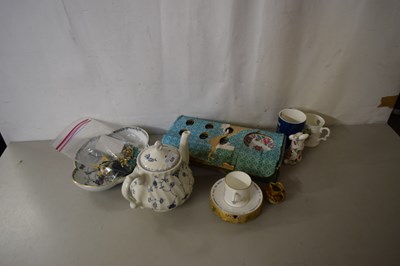 Lot 528 - Mixed lot of tea wares, ceramics, costume...