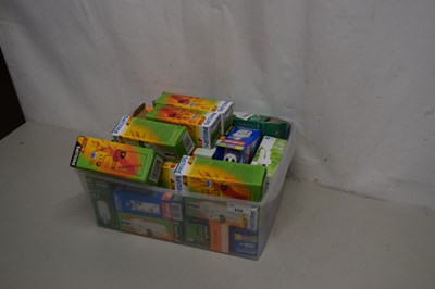 Lot 532 - Box of light bulbs