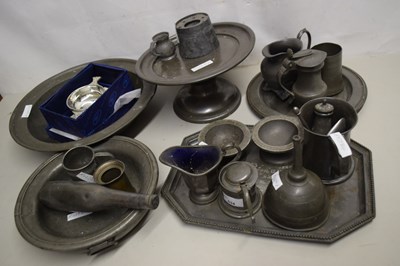 Lot 534 - Mixed lot of pewter (two shelves)