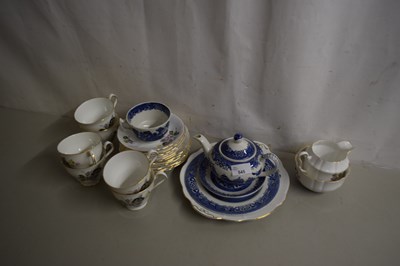Lot 545 - Assorted tea wares