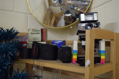 Lot 583 - MIXED LOT : POLAROID AND OTHER CAMERAS