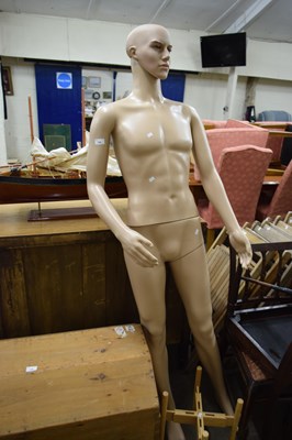 Lot 749 - Manequin