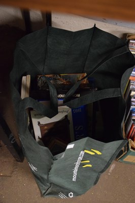 Lot 584 - Assorted books