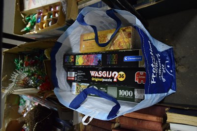 Lot 621 - Box of jigsaw puzzles and murder mystery game