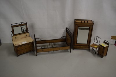 Lot 635 - Dolls furniture