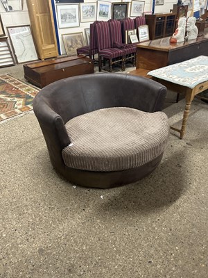 Lot 389 - Modern revolving cuddle chair with loose cushion