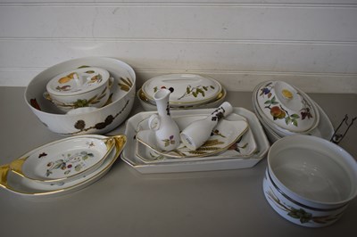 Lot 6 - QUANTITY OF ROYAL WORCESTER EVESHAM AND OTHER...