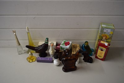 Lot 29 - COLLECTION OF VARIOUS VINTAGE AVON PERFUME...