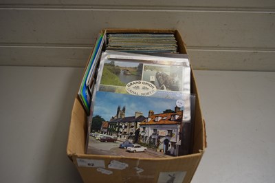Lot 82 - BOX CONTAINING POSTCARDS