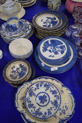 Lot 189 - QUANTITY OF VARIOUS BLUE AND WHITE CERAMICS TO...