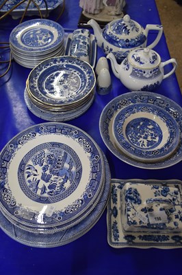 Lot 198 - QUANTITY OF VARIOUS WILLOW PATTERN AND OTHER...